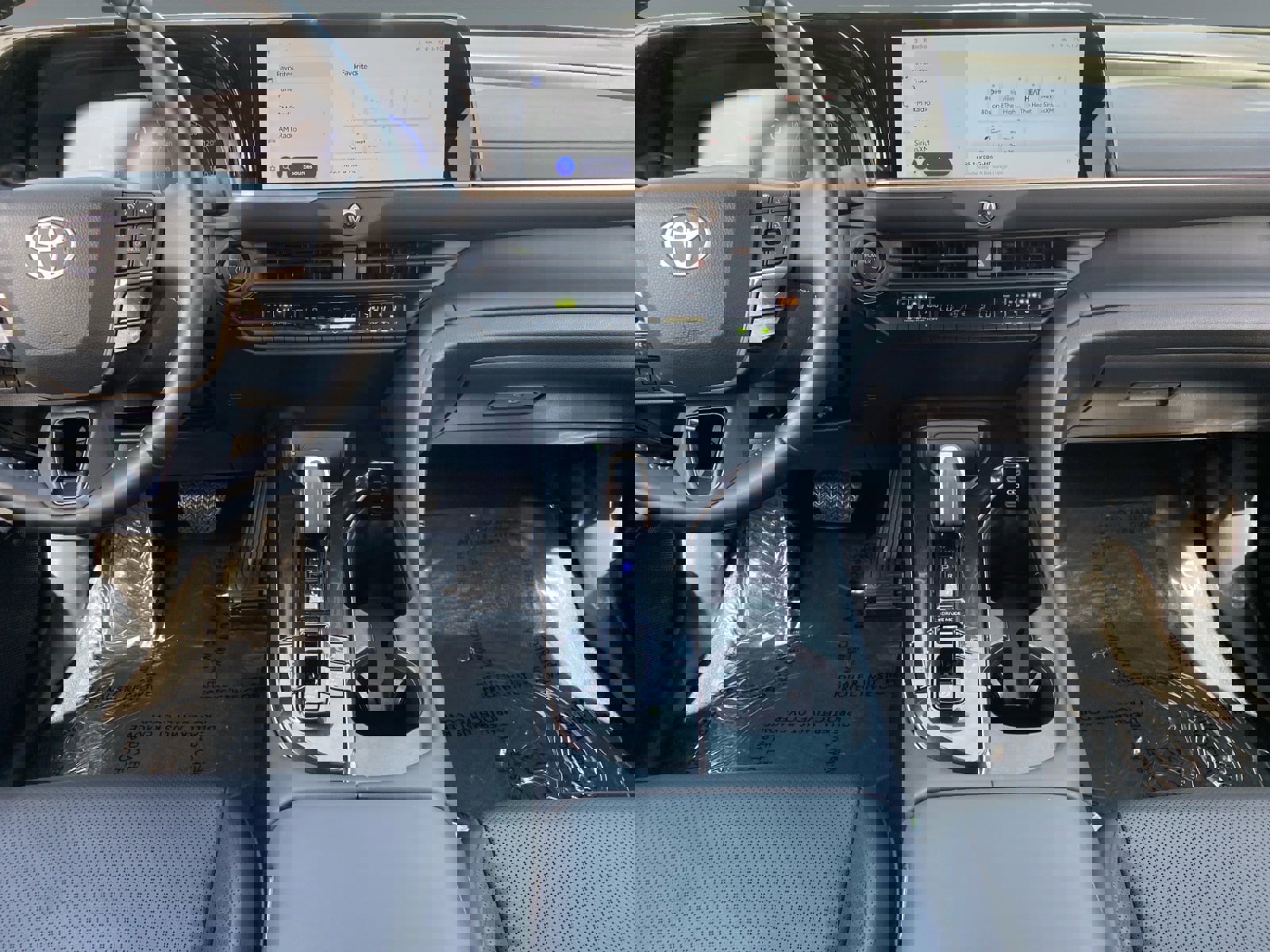 Used 2025 Toyota Crown XLE AWD/4WD image 11