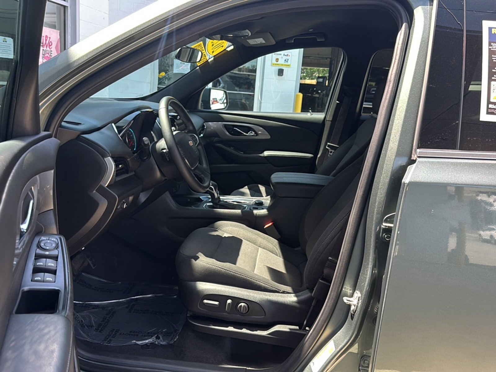 Used 2023 Chevrolet Traverse LT AWD/4WD image 12
