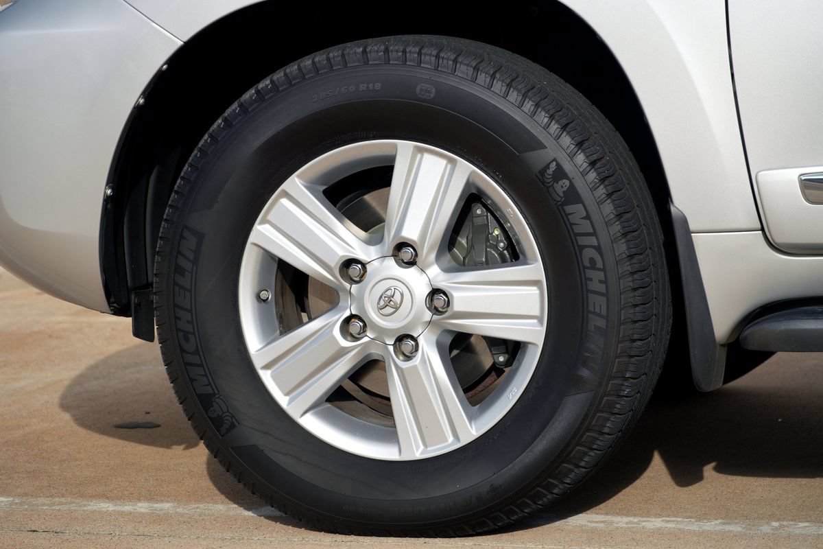 Used 2015 Toyota Land Cruiser AWD/4WD image 40