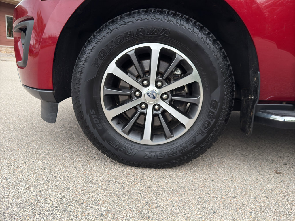 Used 2019 Ford Expedition XLT w/ Equipment Group 202A AWD/4WD image 14
