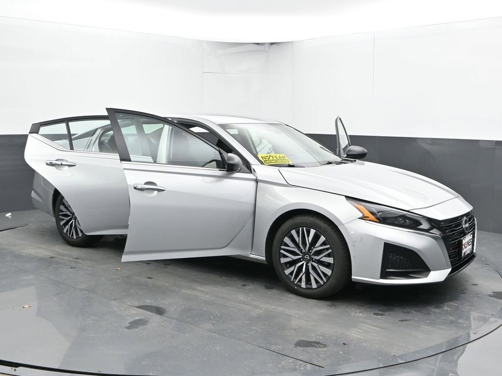 Used 2024 Nissan Altima 2.5 SV FWD image 45