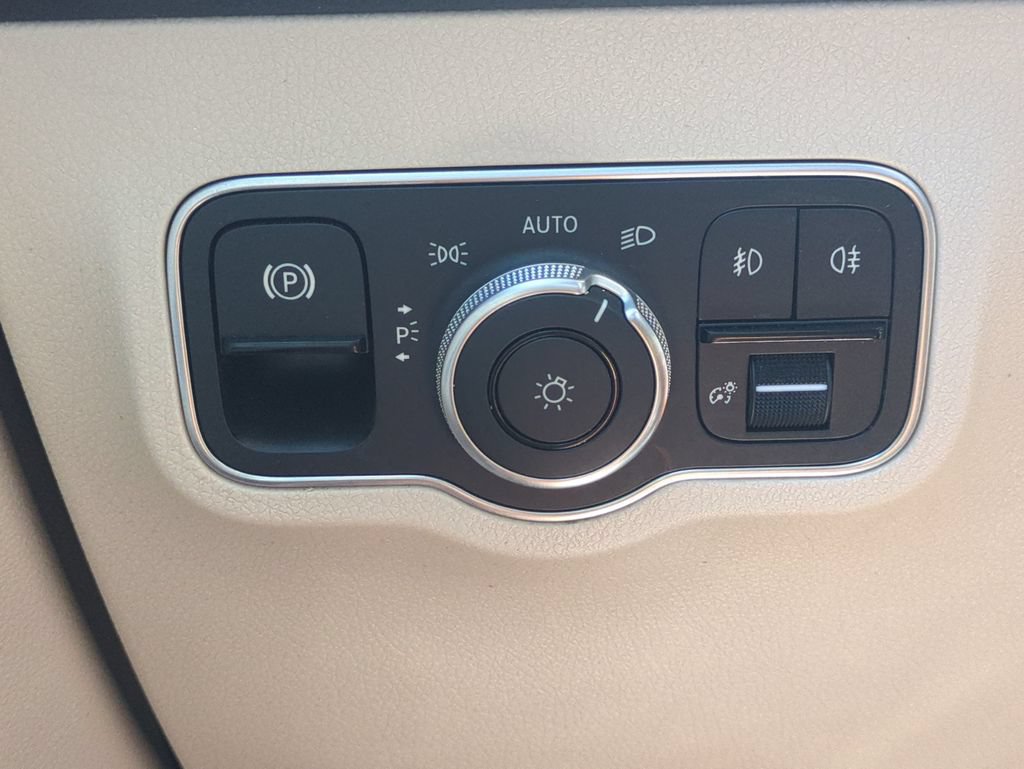 Used 2021 Mercedes-Benz GLB 250 image 27
