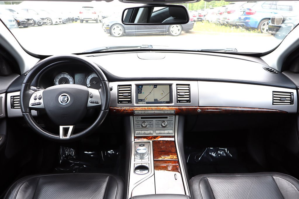 Used 2011 Jaguar XF Premium RWD image 11