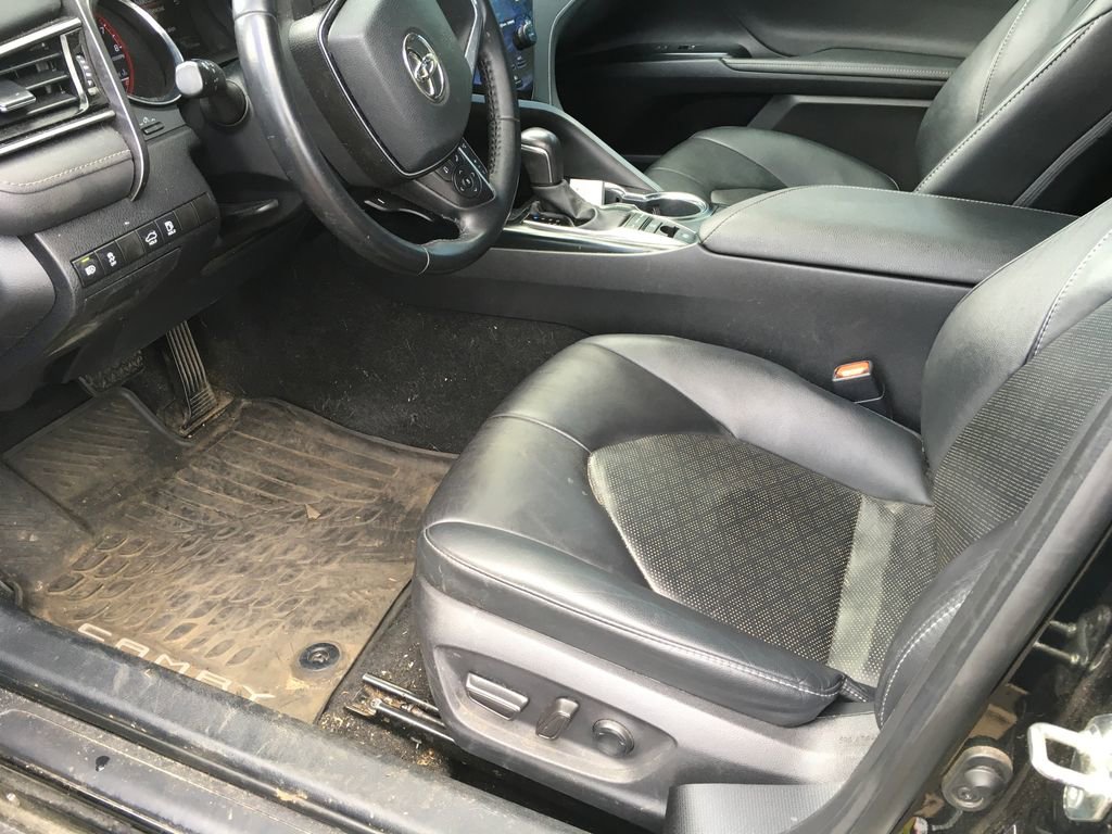Used 2020 Toyota Camry XSE FWD image 4
