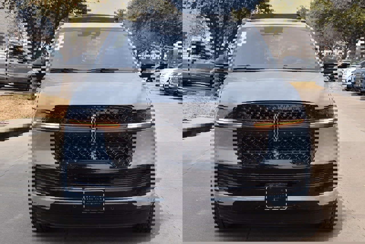 New 2025 Lincoln Navigator Reserve w/ Jet Appearance Package image 9