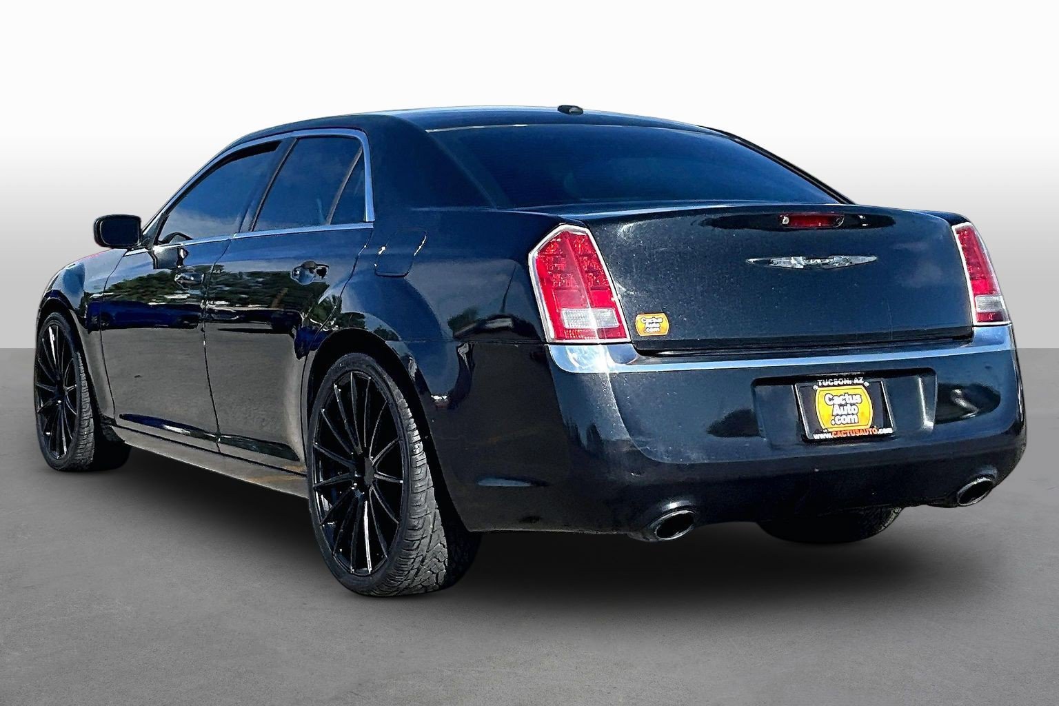 Used 2014 Chrysler 300 w/ Driver Convenience Group RWD image 10