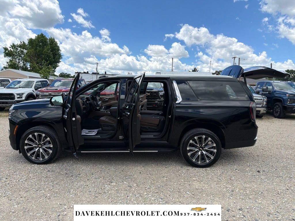 Used 2025 Chevrolet Suburban High Country w/ Sun And Tow Package AWD/4WD image 31