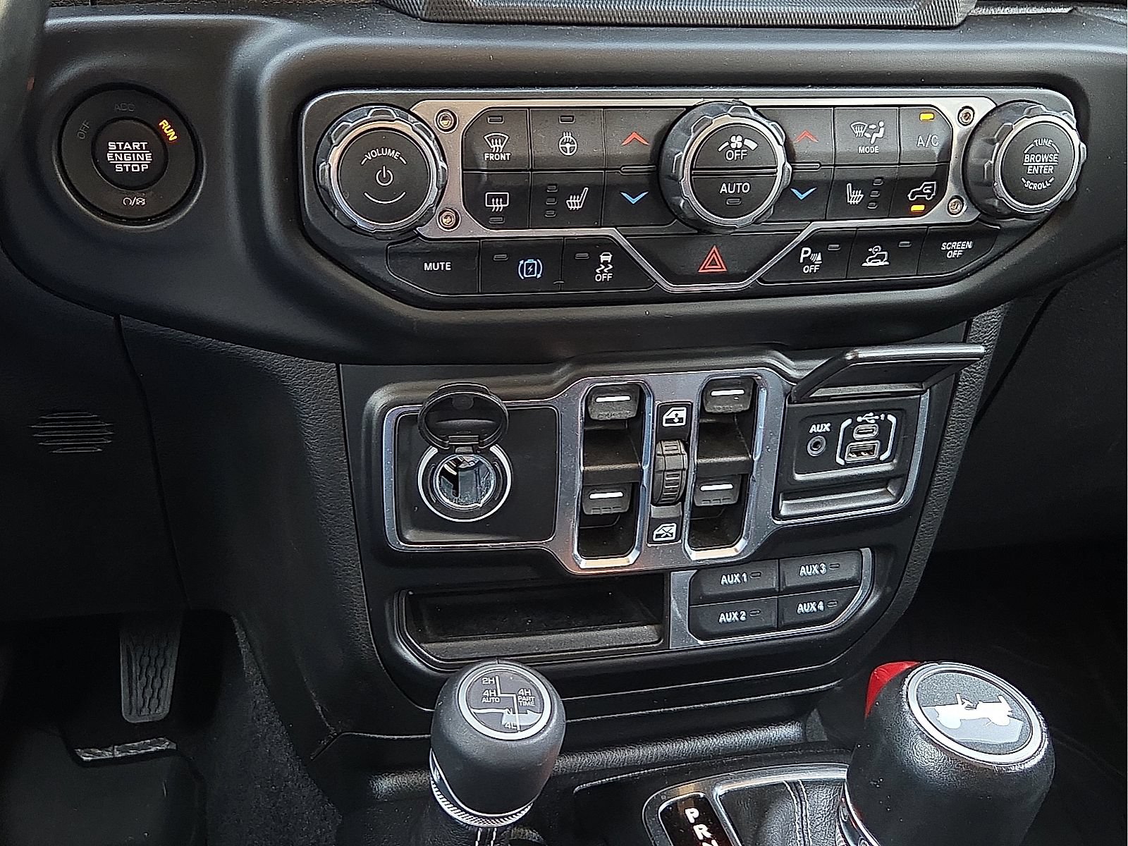Used 2021 Jeep Wrangler Unlimited Sahara w/ Cold Weather Group AWD/4WD image 19