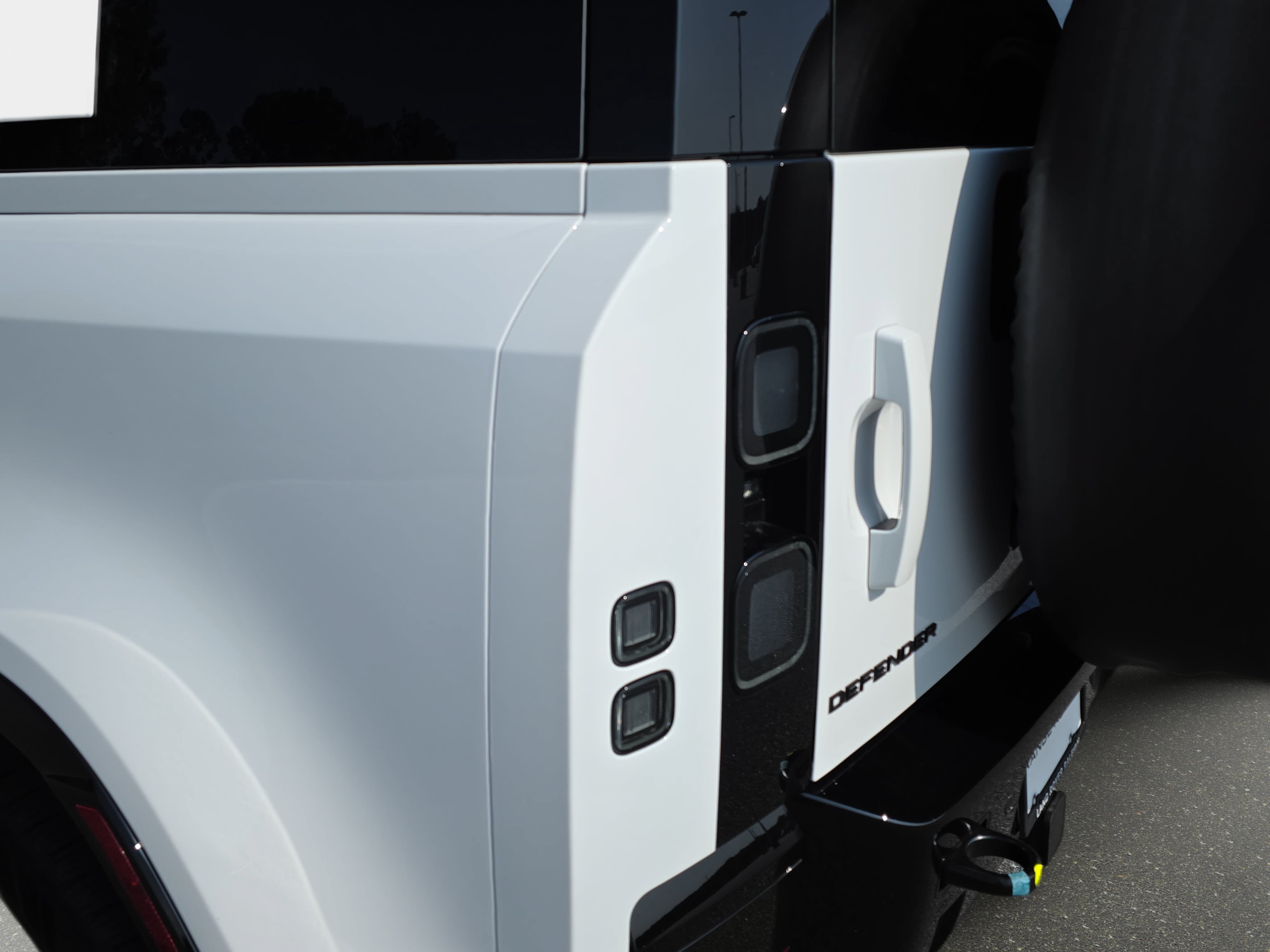 New 2026 Land Rover Defender 110 X-Dynamic SE AWD/4WD image 34