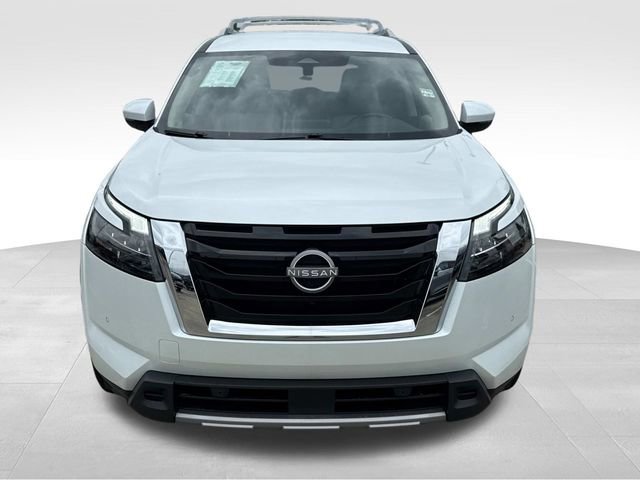 Used 2025 Nissan Pathfinder SL AWD/4WD image 2