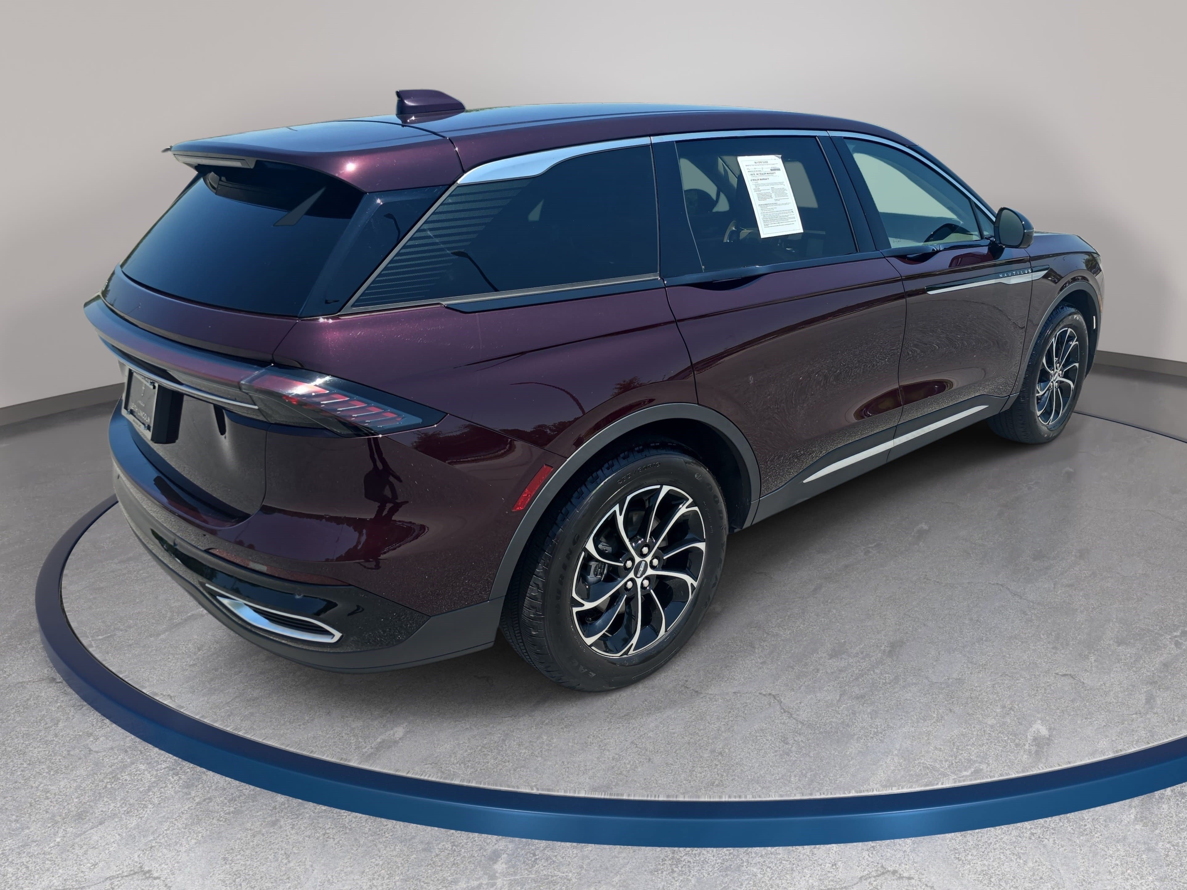 Certified 2025 Lincoln Nautilus Premier AWD/4WD image 5