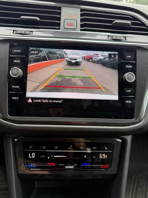 Used 2023 Volkswagen Tiguan SE AWD/4WD image 23