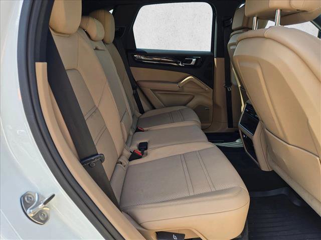 Used 2022 Porsche Cayenne AWD/4WD image 20