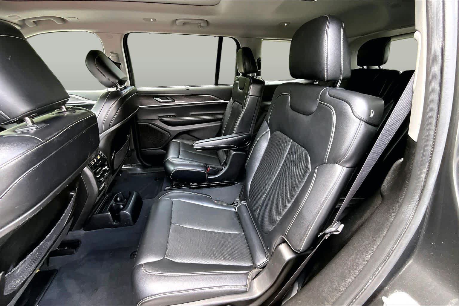 Used 2023 Jeep Grand Cherokee L Limited w/ Luxury Tech Group II AWD/4WD image 20