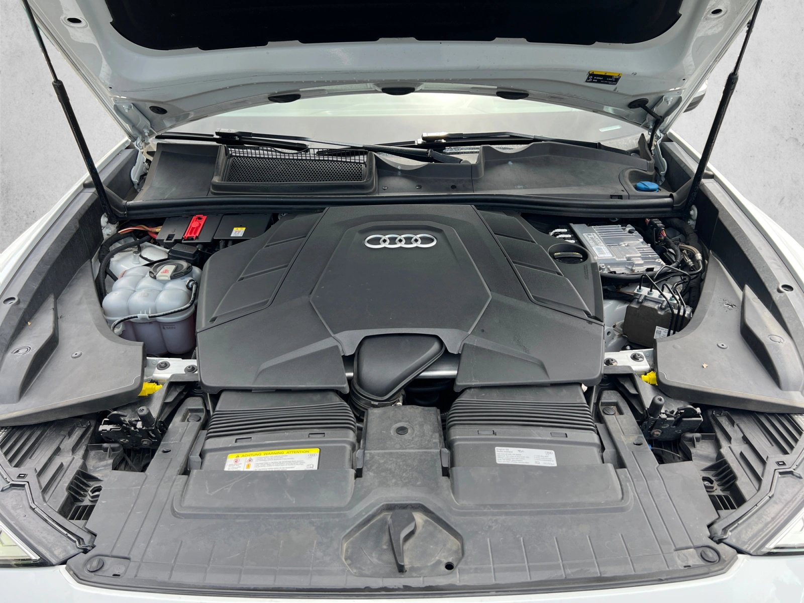 Used 2019 Audi Q8 Prestige AWD/4WD image 29