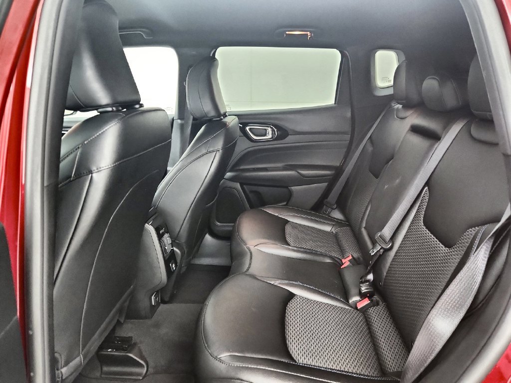 Certified 2025 Jeep Compass Latitude w/ Altitude Special Edition AWD/4WD image 33