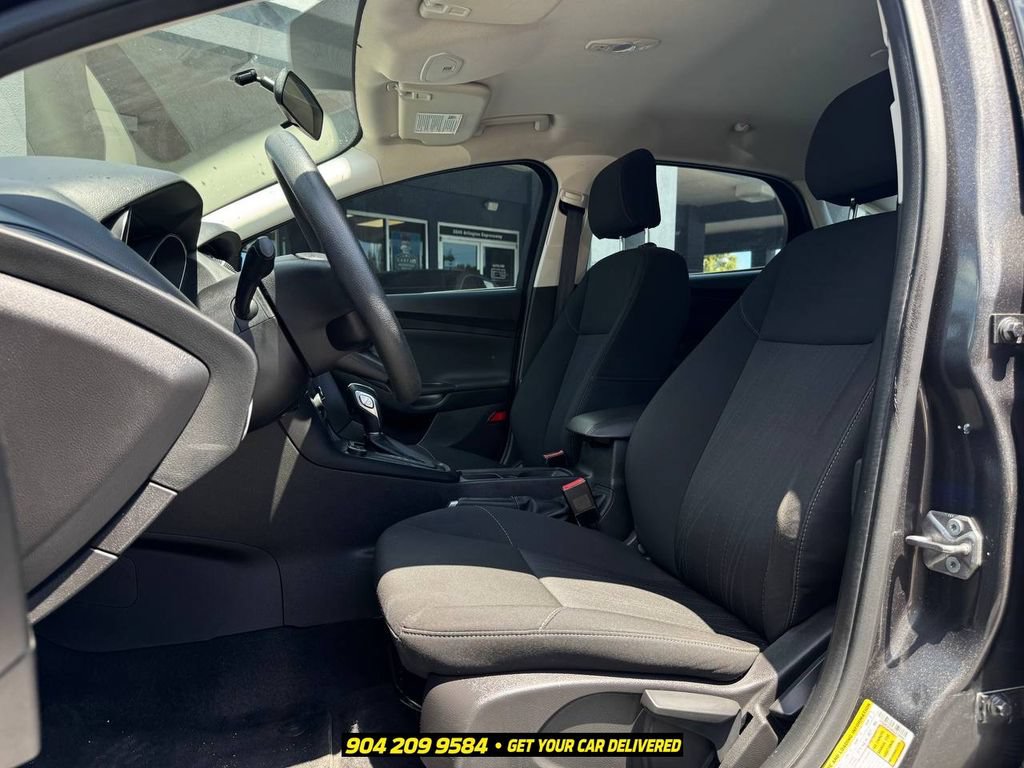 Used 2016 Ford Focus SE FWD image 22