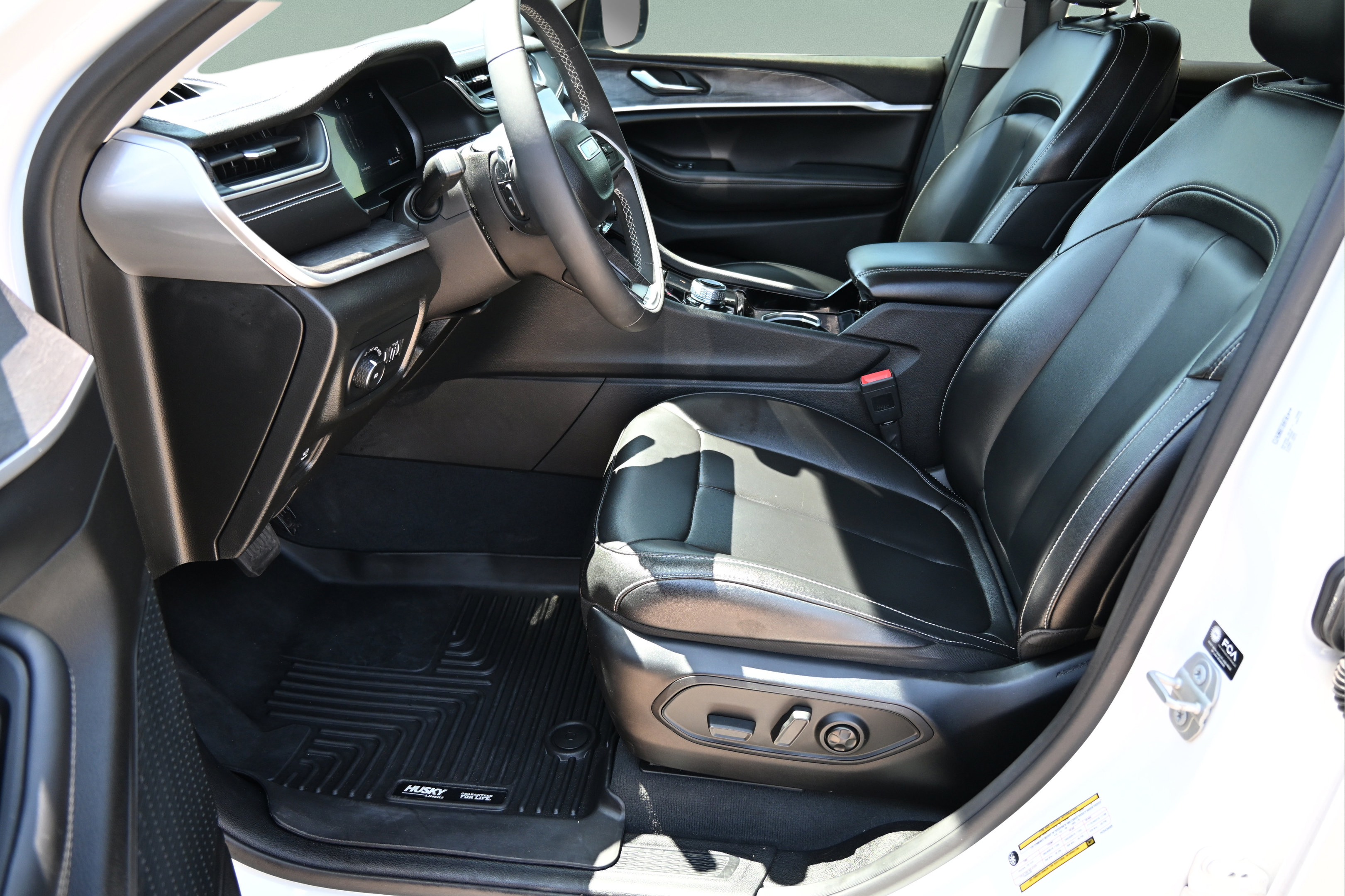 Used 2023 Jeep Grand Cherokee Limited AWD/4WD image 19