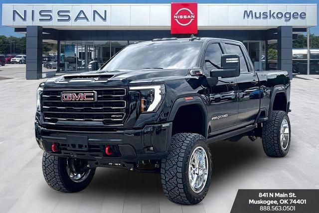 Used 2025 GMC Sierra 2500 AT4X AWD/4WD image 3