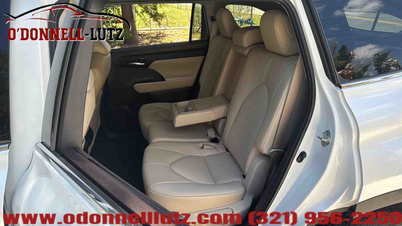 Used 2022 Toyota Highlander XLE FWD image 15