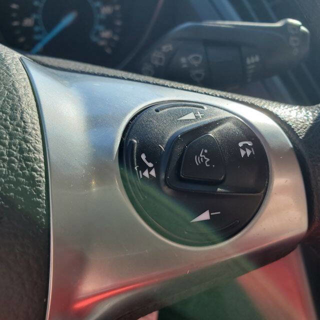 Used 2015 Ford Escape SE image 26