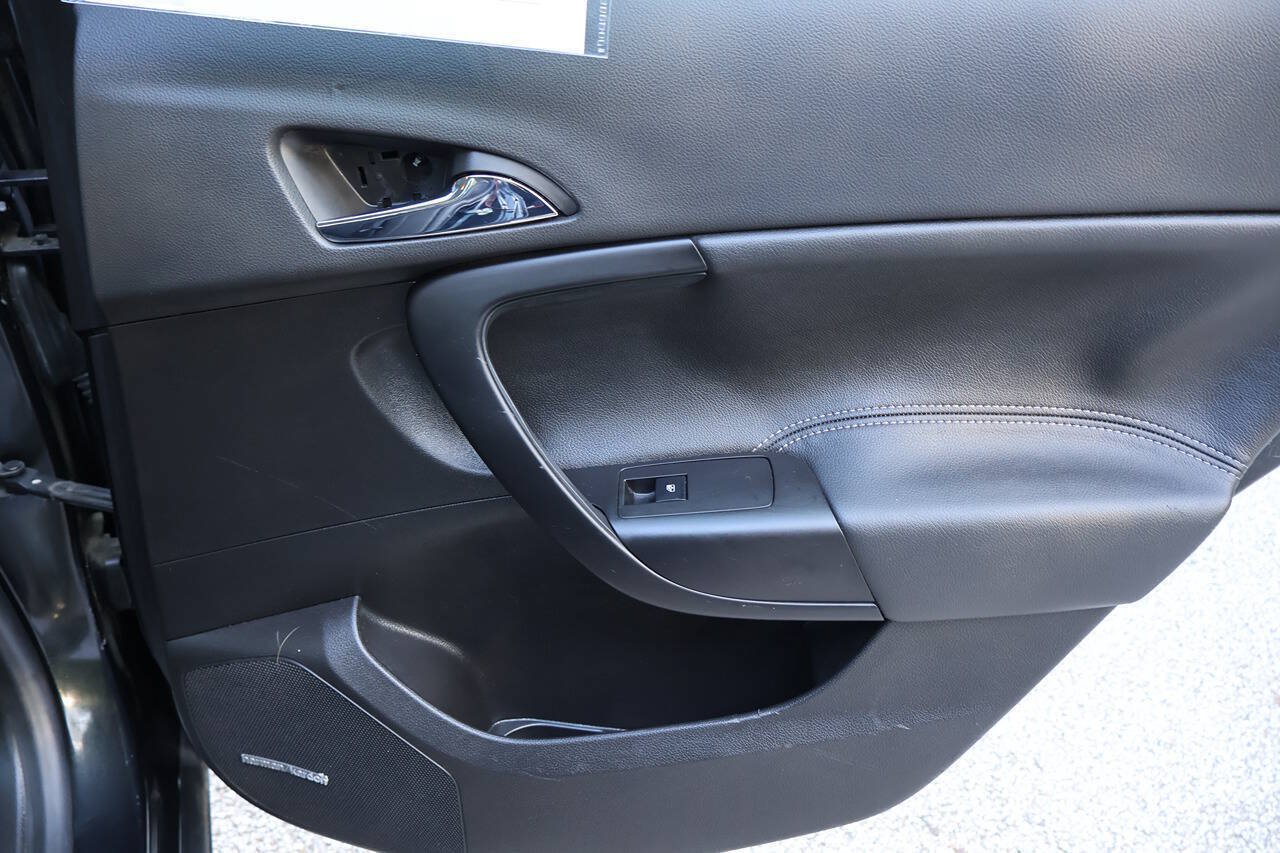 Used 2011 Buick Regal CXL w/ RL6 Preferred Equipment Group FWD image 23