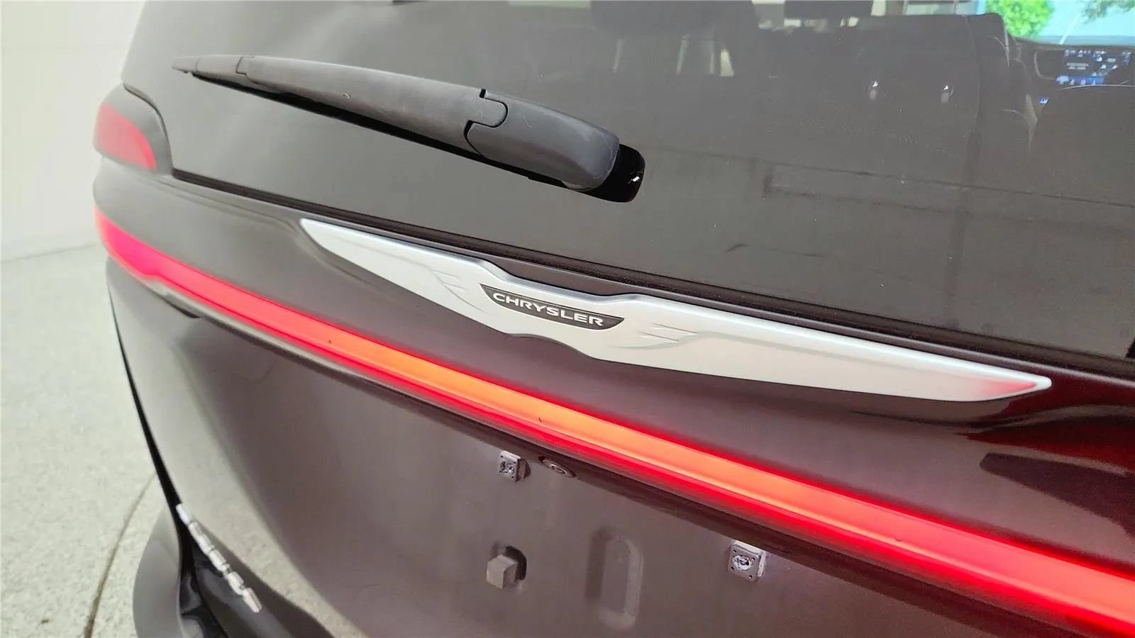 Used 2023 Chrysler Pacifica Touring-L FWD image 16