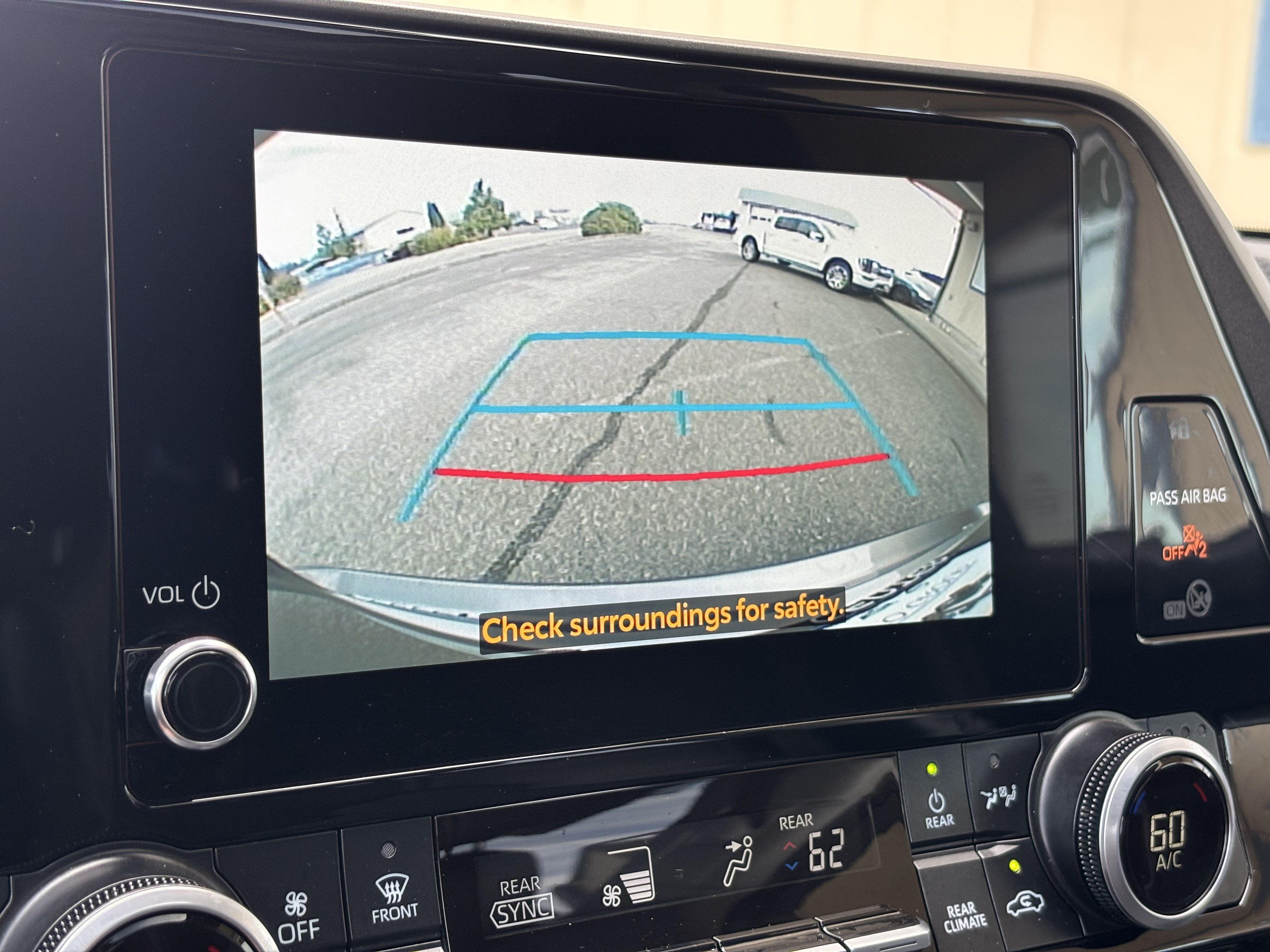 Used 2025 Toyota Highlander XLE AWD/4WD image 32