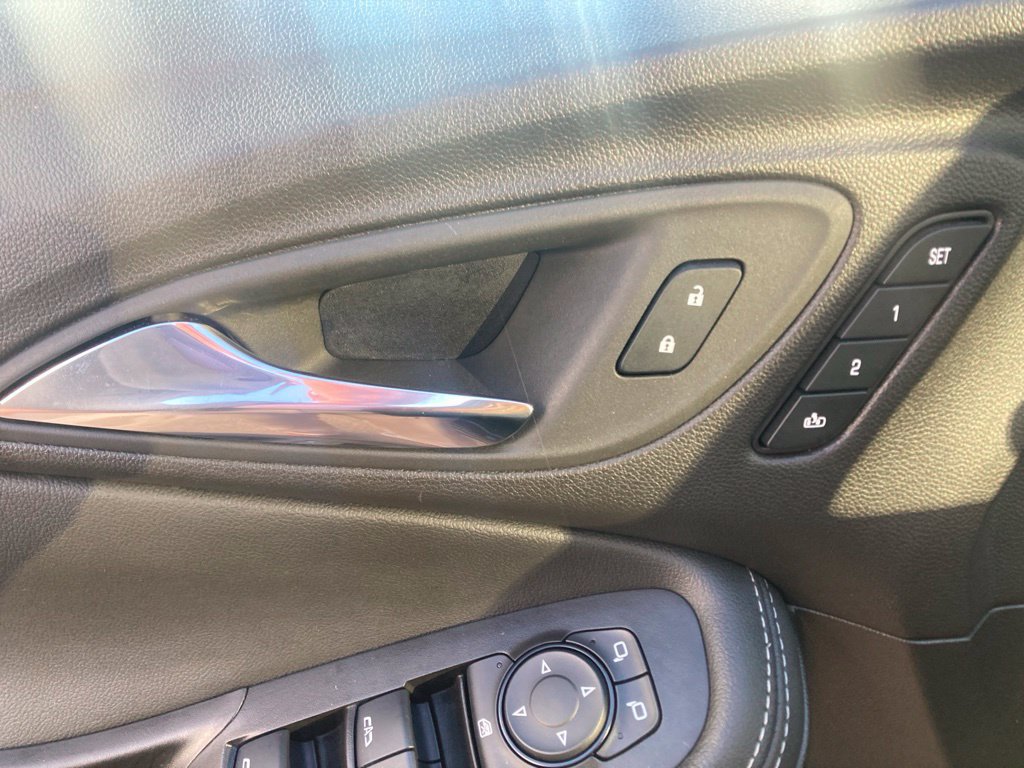 Used 2023 Buick Encore GX Essence w/ Experience Buick Package FWD image 18