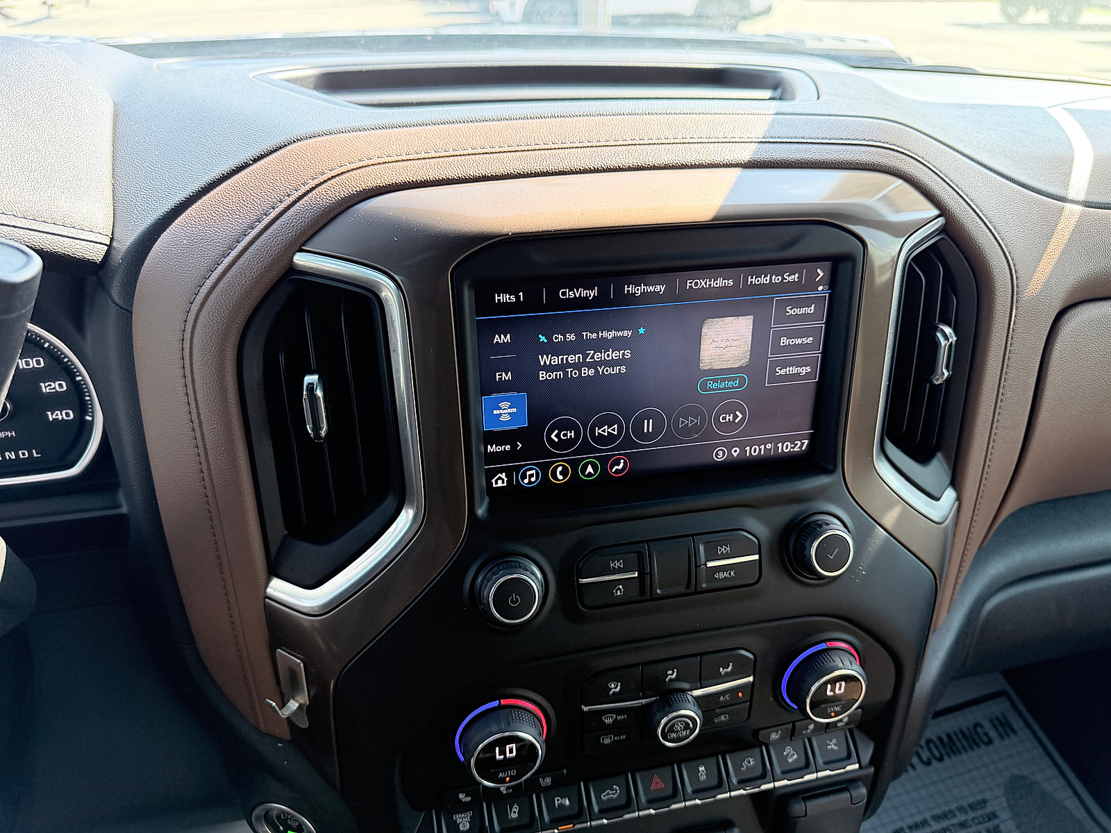 Used 2022 Chevrolet Silverado 2500 High Country w/ Technology Package AWD/4WD image 31
