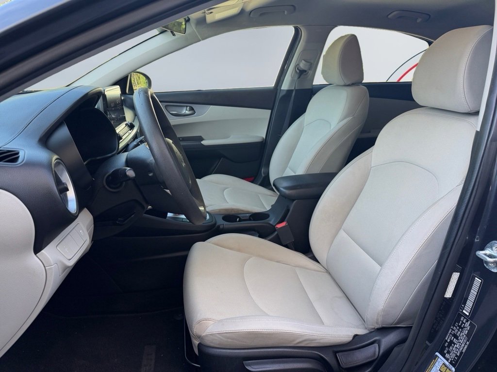 Used 2022 Kia Forte LXS image 9
