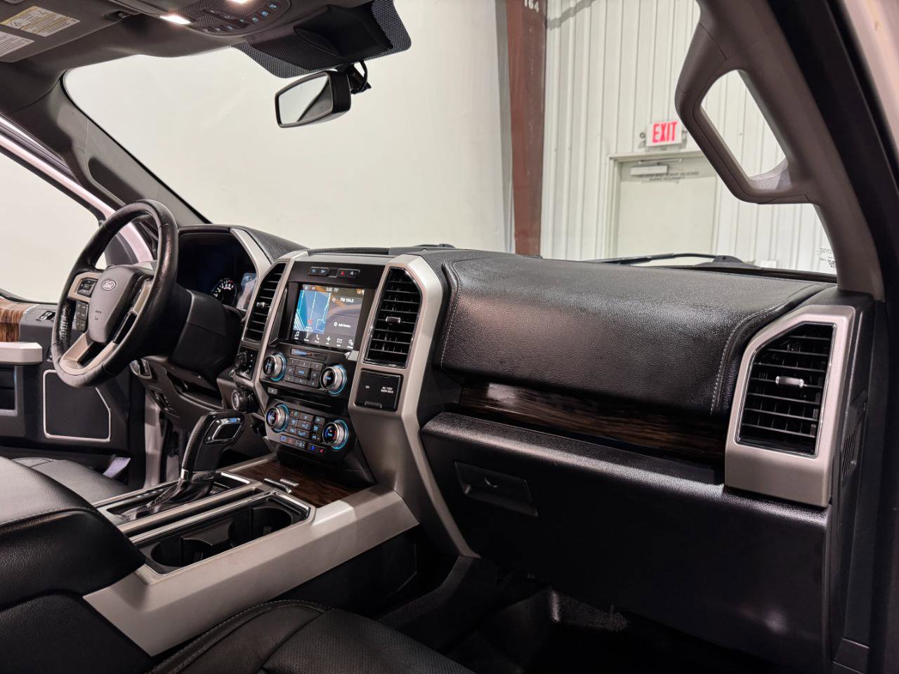 Used 2018 Ford F150 Lariat w/ Equipment Group 502A Luxury AWD/4WD image 11