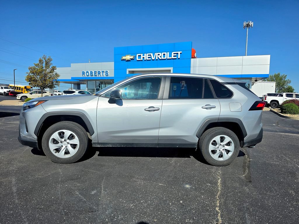 Used 2025 Toyota RAV4 LE AWD/4WD image 3
