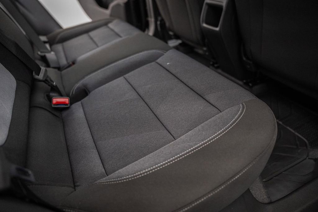 New 2026 Chevrolet Trax RS w/ Sunroof Package FWD image 32