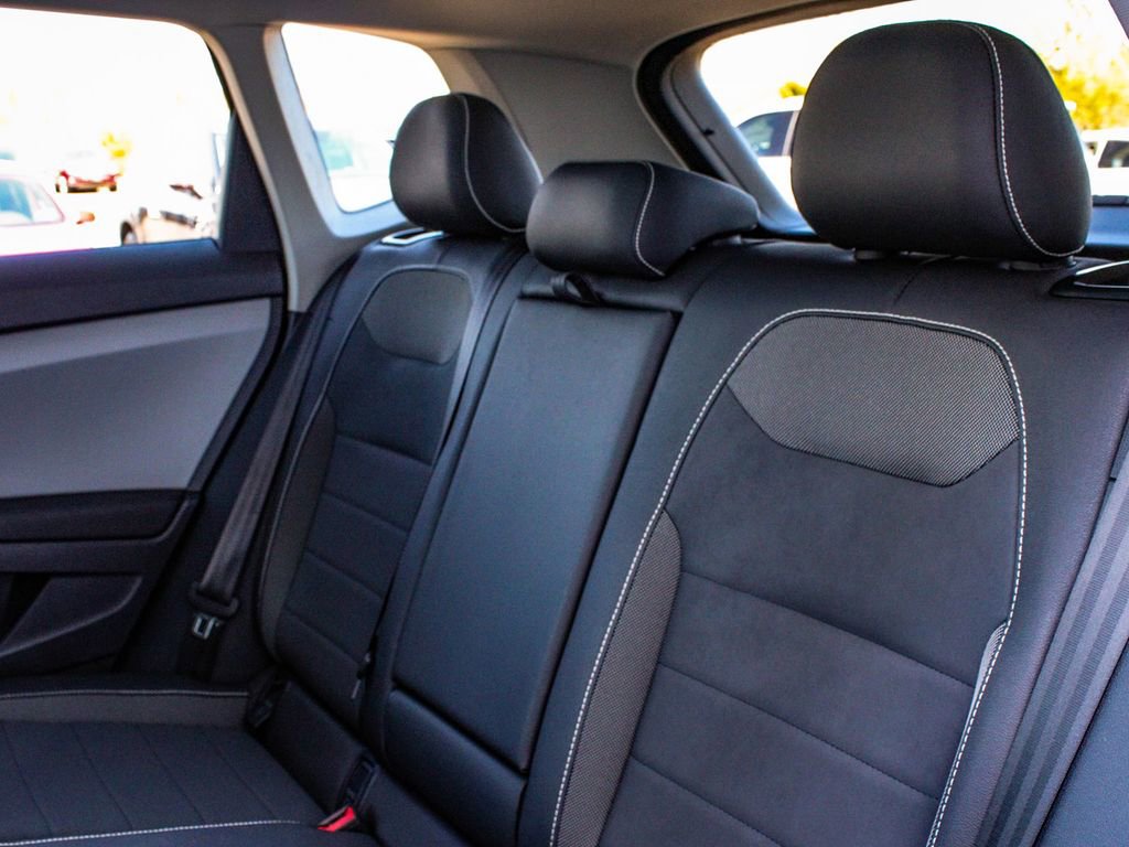 Used 2023 Volkswagen Taos SE w/ Panoramic Sunroof Package AWD/4WD image 32