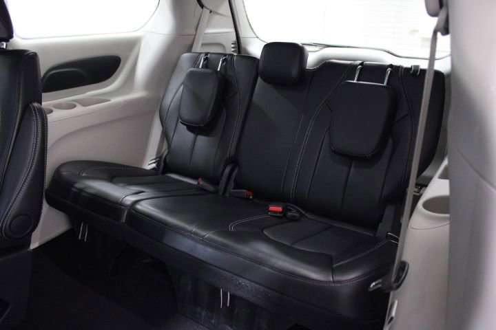 Used 2024 Chrysler Pacifica Touring-L image 50