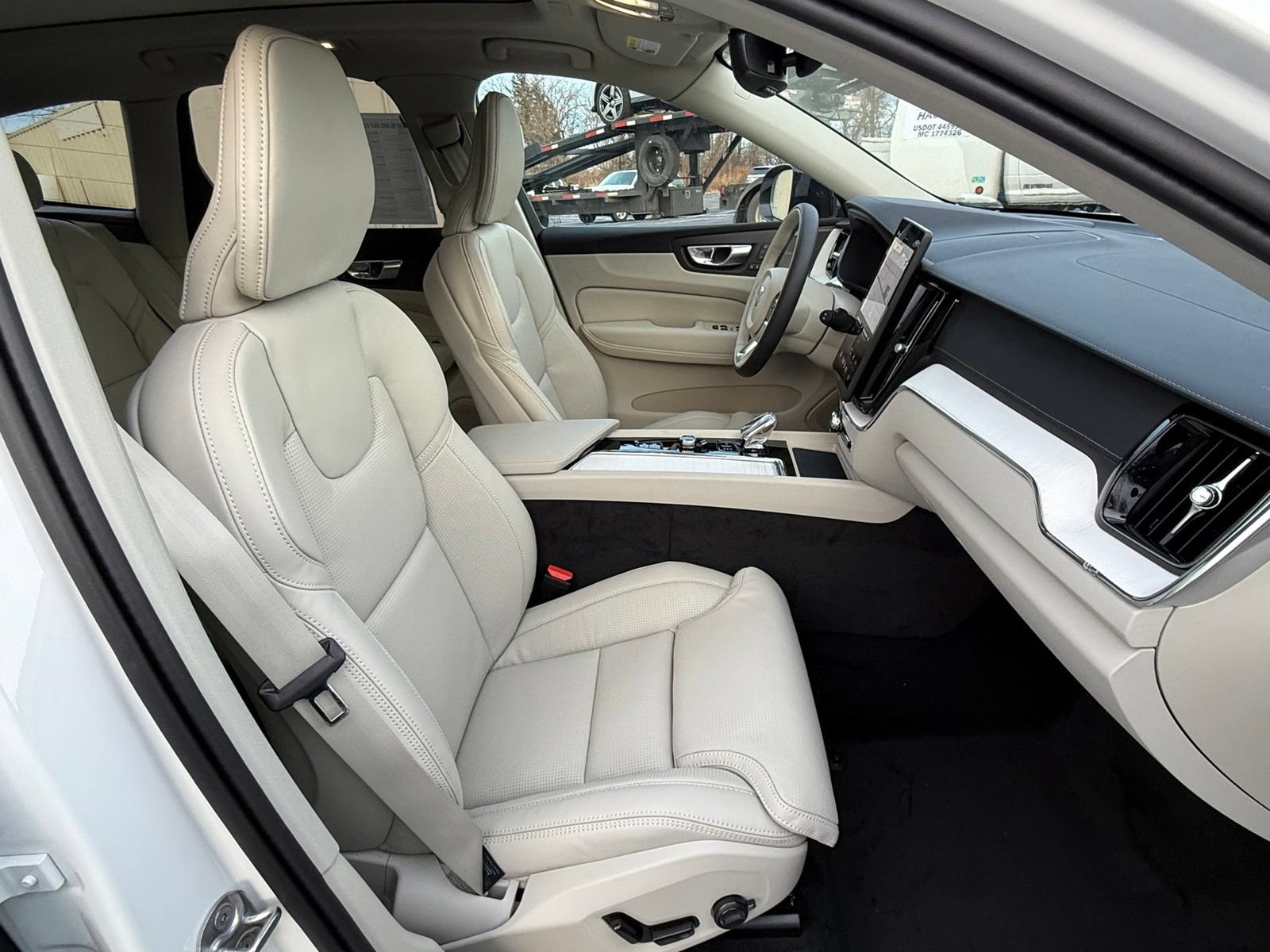New 2026 Volvo XC60 B5 Ultra w/ Protection Package Premier AWD/4WD image 19