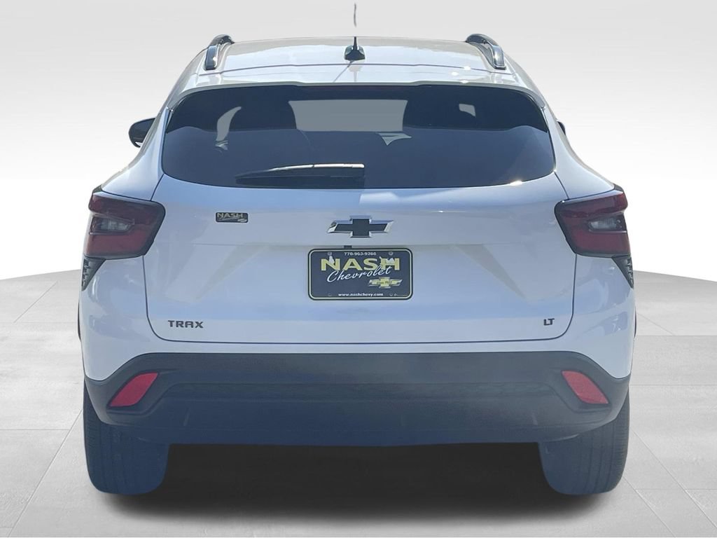New 2026 Chevrolet Trax LT w/ Midnight Edition FWD image 4