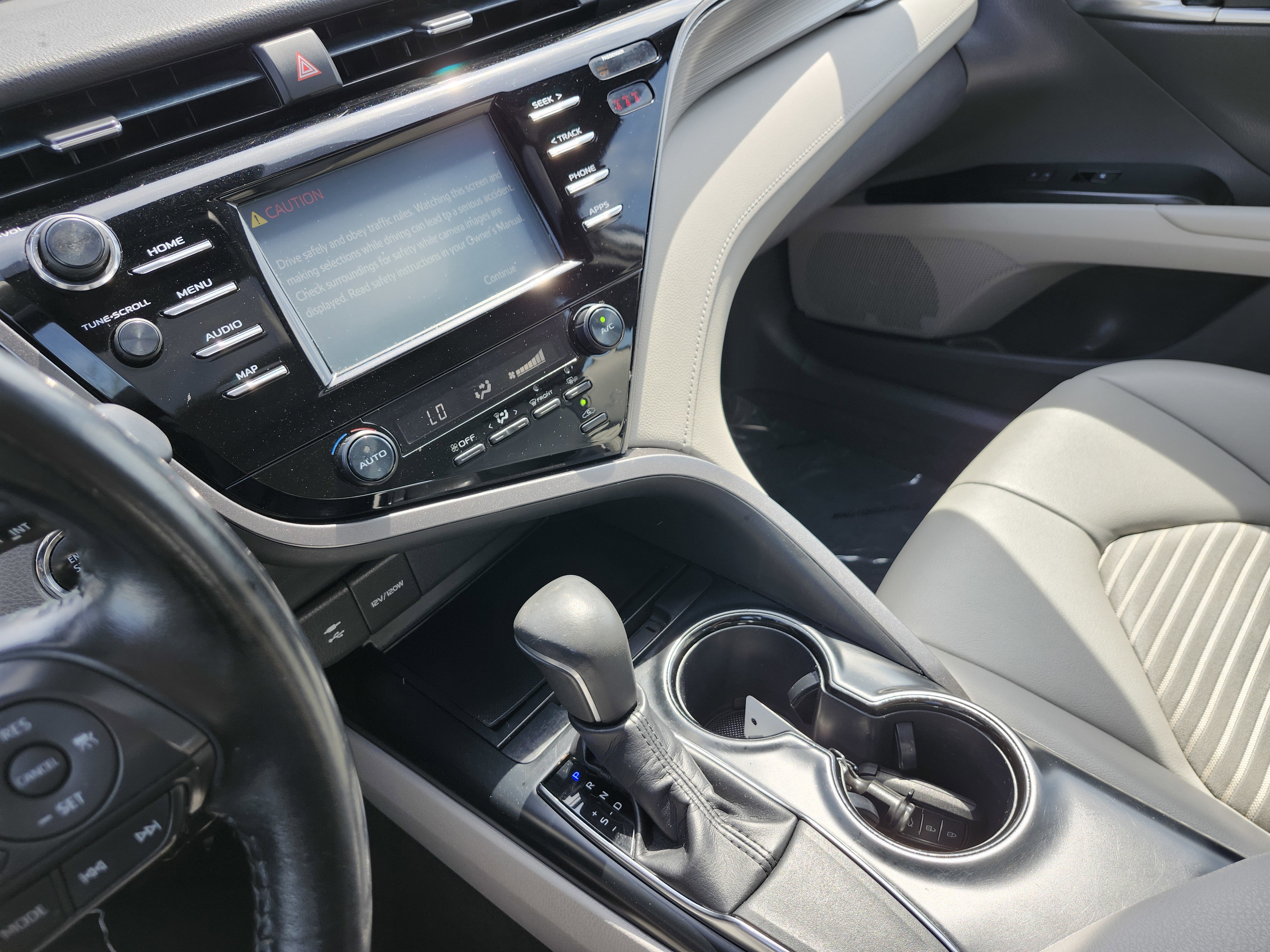 Used 2019 Toyota Camry SE image 27