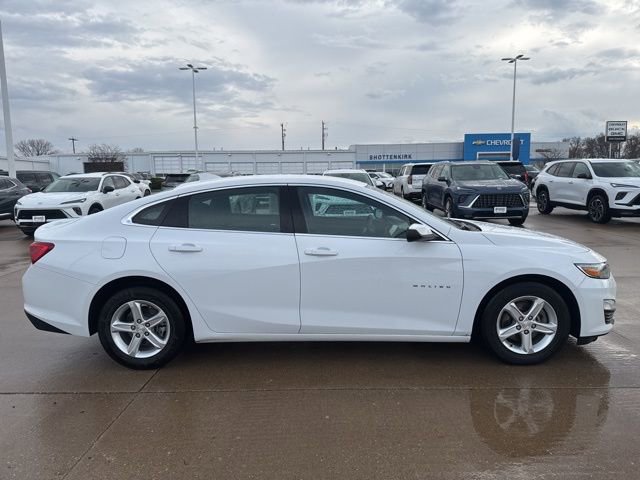 Used 2024 Chevrolet Malibu LT image 2