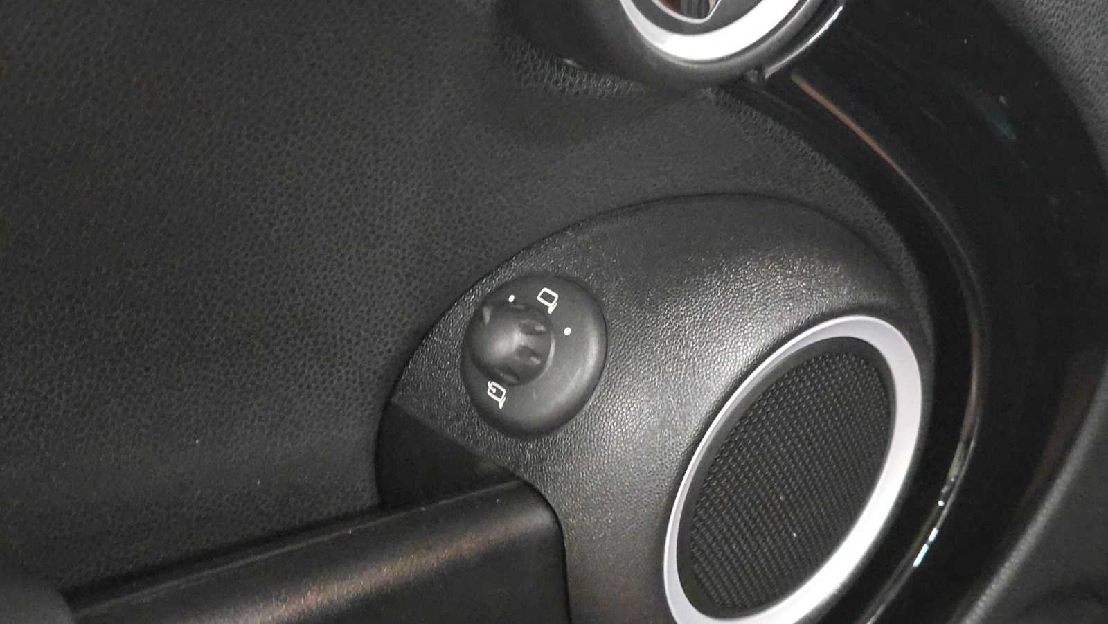 Used 2013 MINI Cooper Clubman FWD image 22