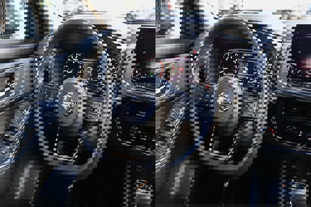 Used 2024 Nissan Rogue SV image 16