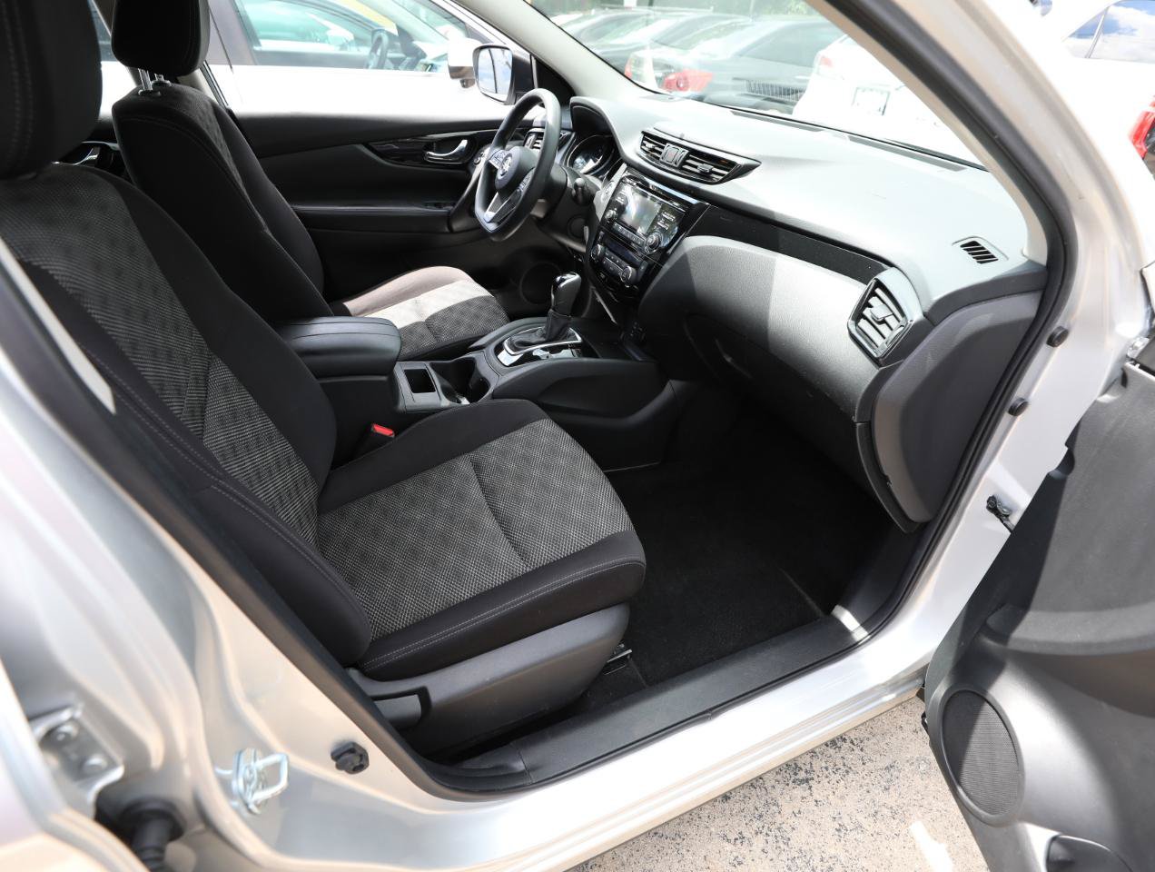 Used 2017 Nissan Rogue Sport SV AWD/4WD image 12