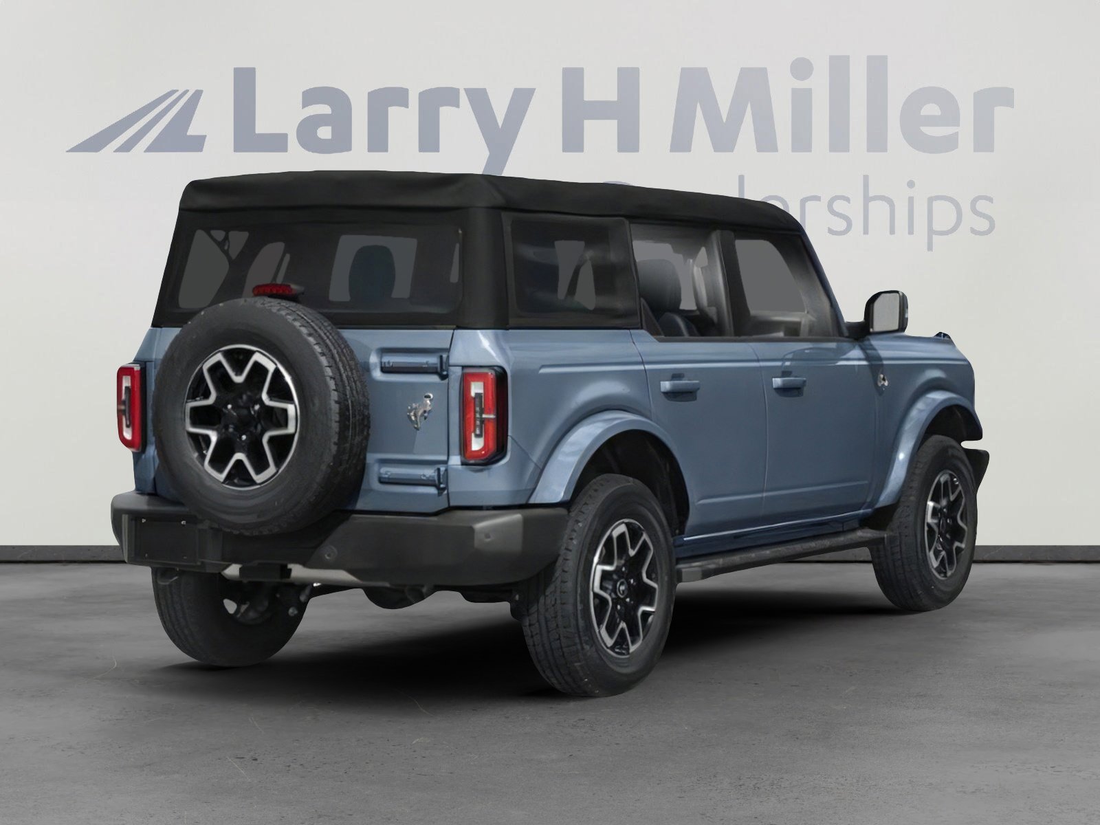 Used 2024 Ford Bronco Outer Banks w/ Sasquatch Package AWD/4WD image 2