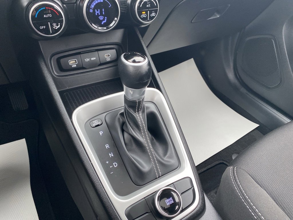 Used 2023 Hyundai Venue SEL image 27