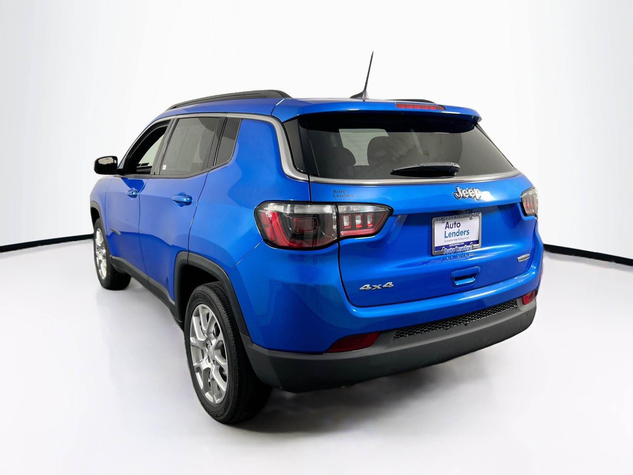 Used 2023 Jeep Compass Latitude AWD/4WD image 7