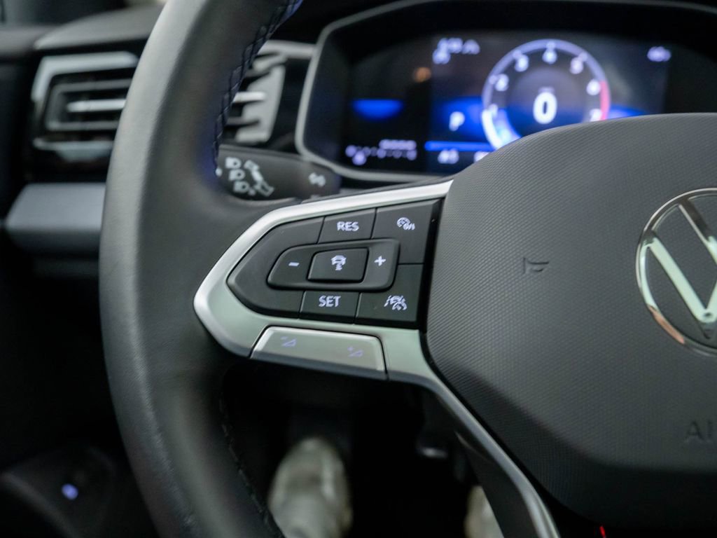 Used 2025 Volkswagen Jetta SE image 24