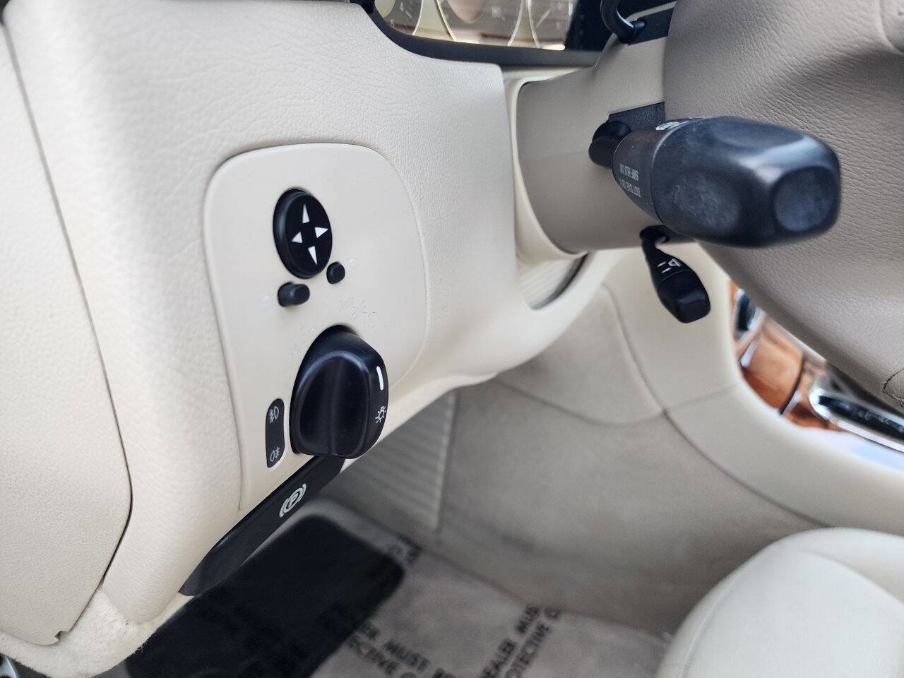 Used 2005 Mercedes-Benz CLK 320 Coupe image 26