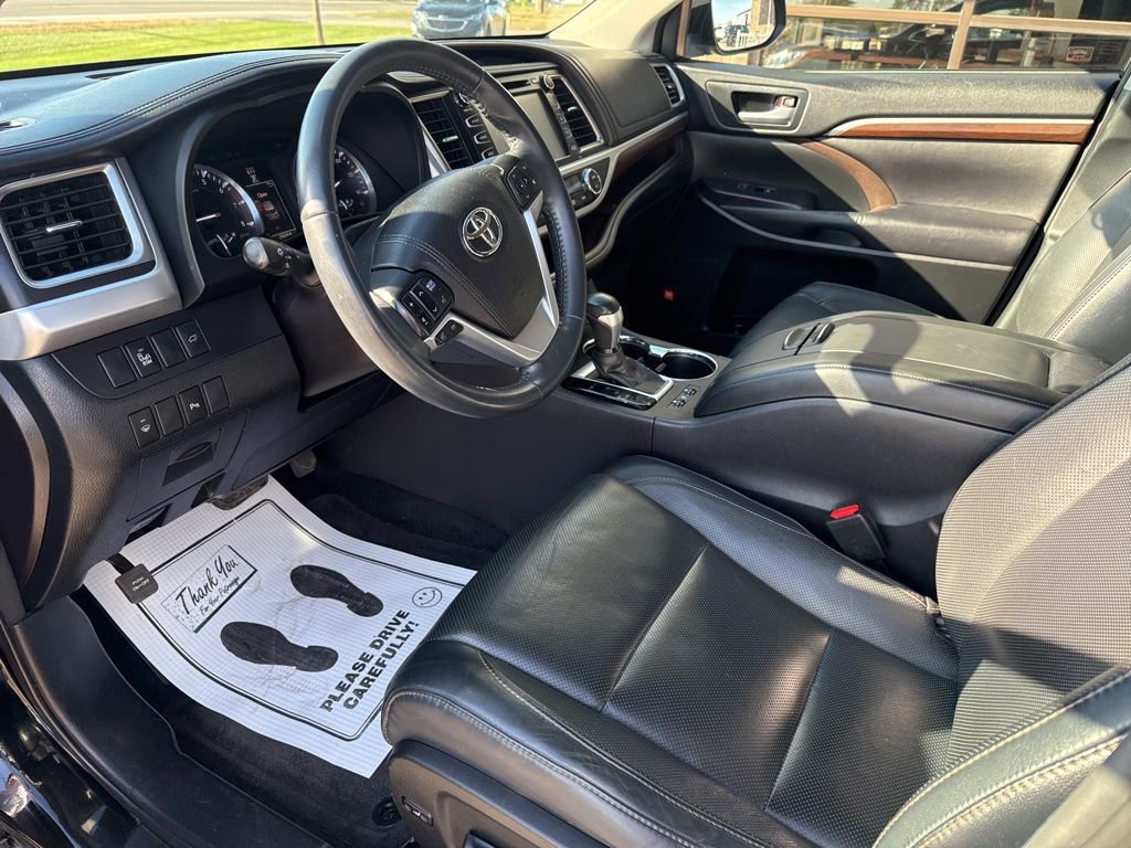 Used 2016 Toyota Highlander Limited image 3