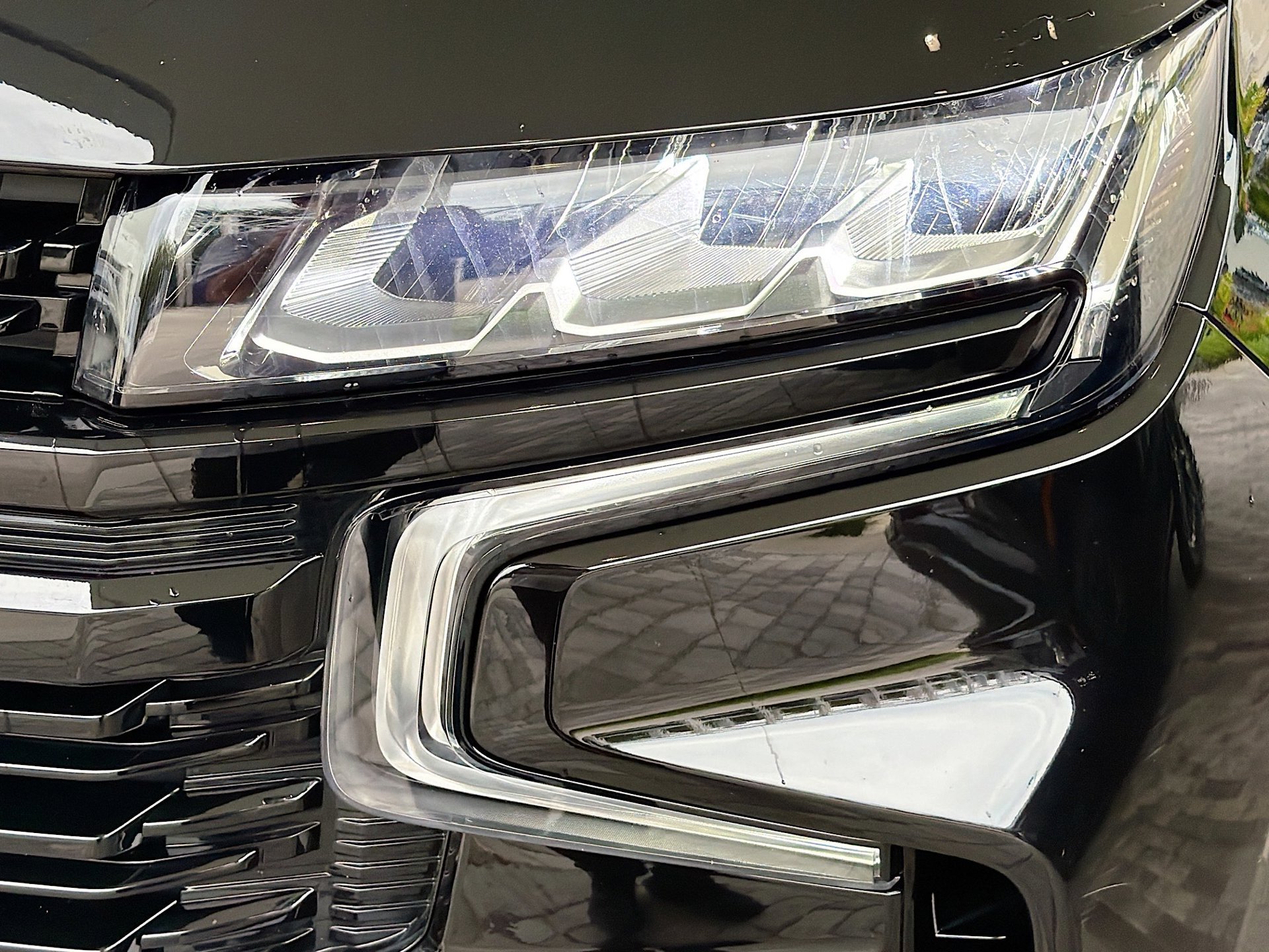 Used 2023 Chevrolet Suburban RST w/ Luxury Package RWD image 9